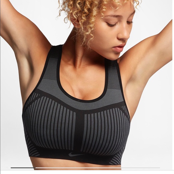 nike sports bra flyknit
